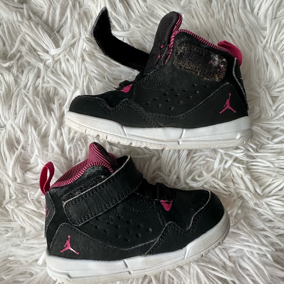Nike Flight Jordan’s pink and black high top sneakers size 5c - Picture 5 of 8